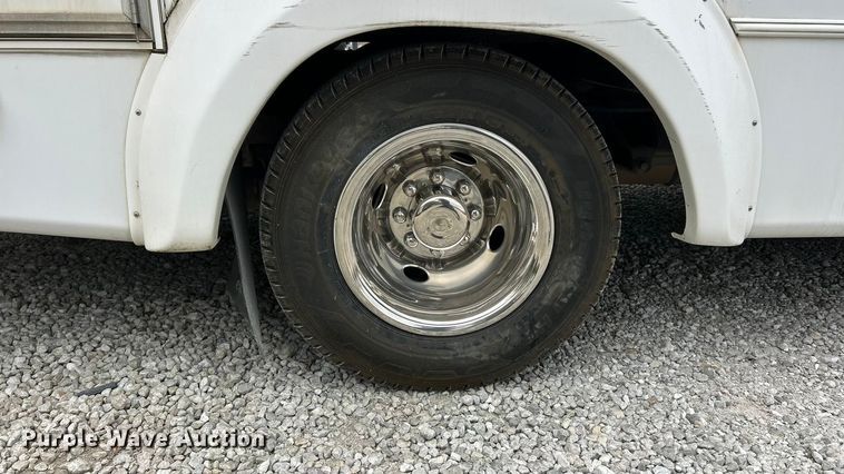 image for item ET3400 2011 Ford E350 Super Duty shuttle bus