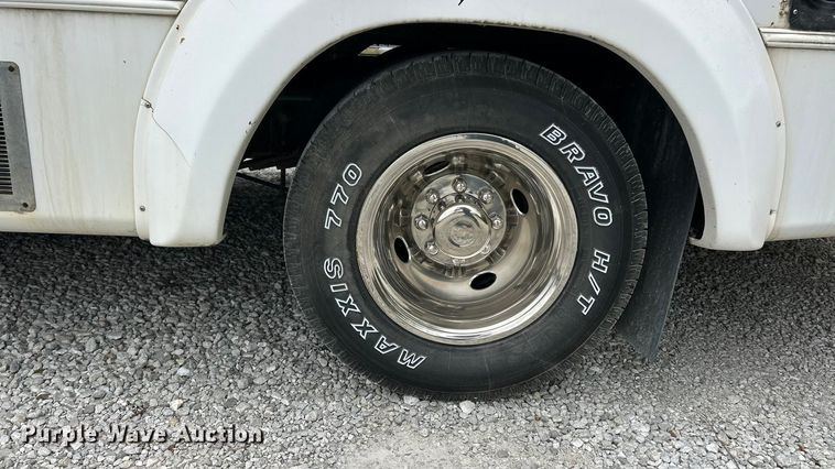 image for item ET3400 2011 Ford E350 Super Duty shuttle bus