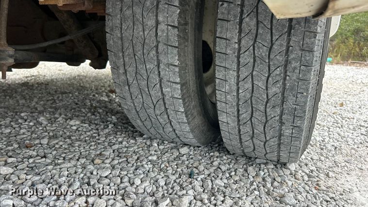 image for item ET3400 2011 Ford E350 Super Duty shuttle bus