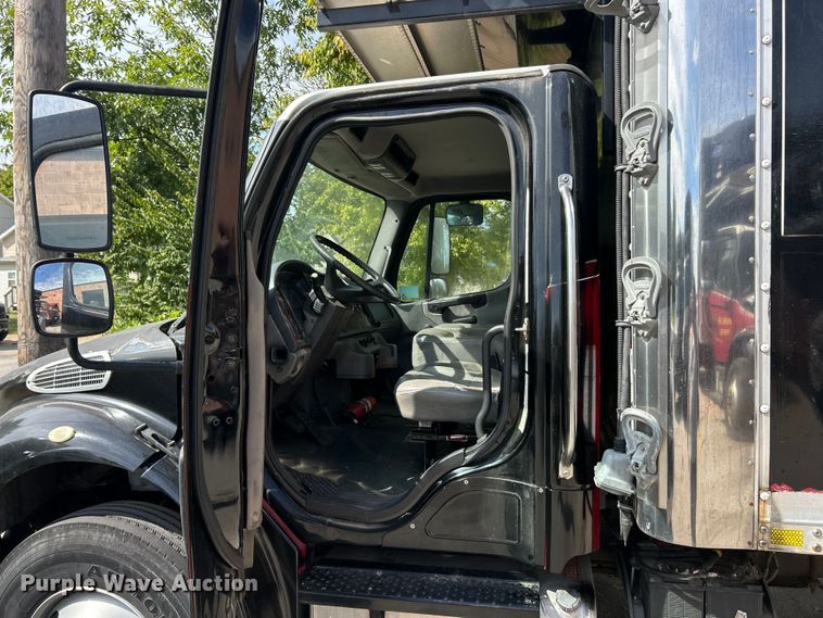 image for item ET3488 2006 Freightliner Business Class M2 refrigerated truck