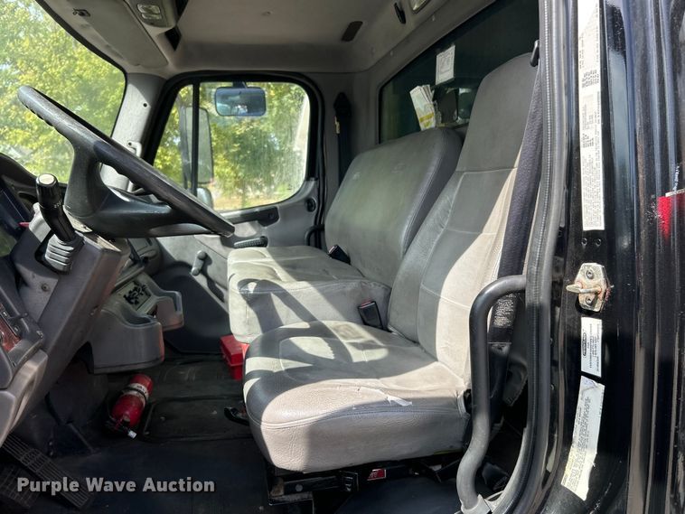 image for item ET3488 2006 Freightliner Business Class M2 refrigerated truck