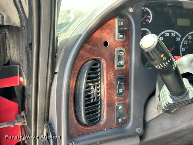 image for item ET3488 2006 Freightliner Business Class M2 refrigerated truck