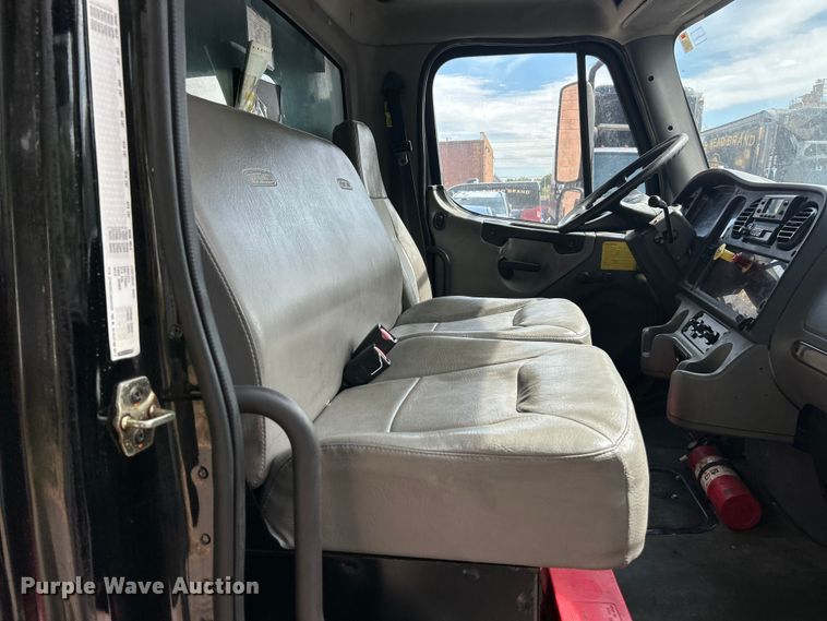 image for item ET3488 2006 Freightliner Business Class M2 refrigerated truck