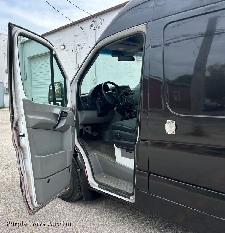image for item ET3490 2013 Mercedes-Benz Sprinter 2500 refrigerated van