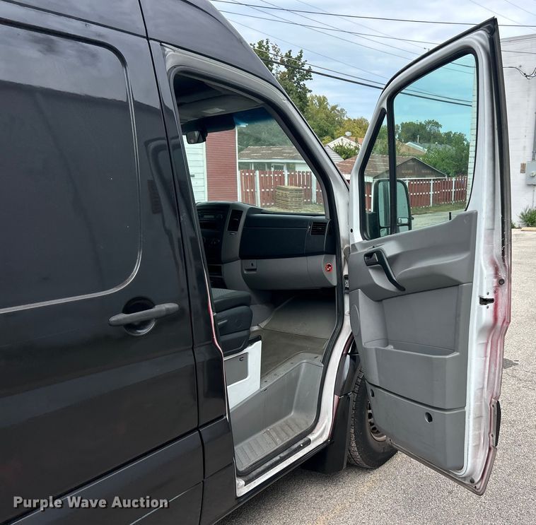image for item ET3490 2013 Mercedes-Benz Sprinter 2500 refrigerated van
