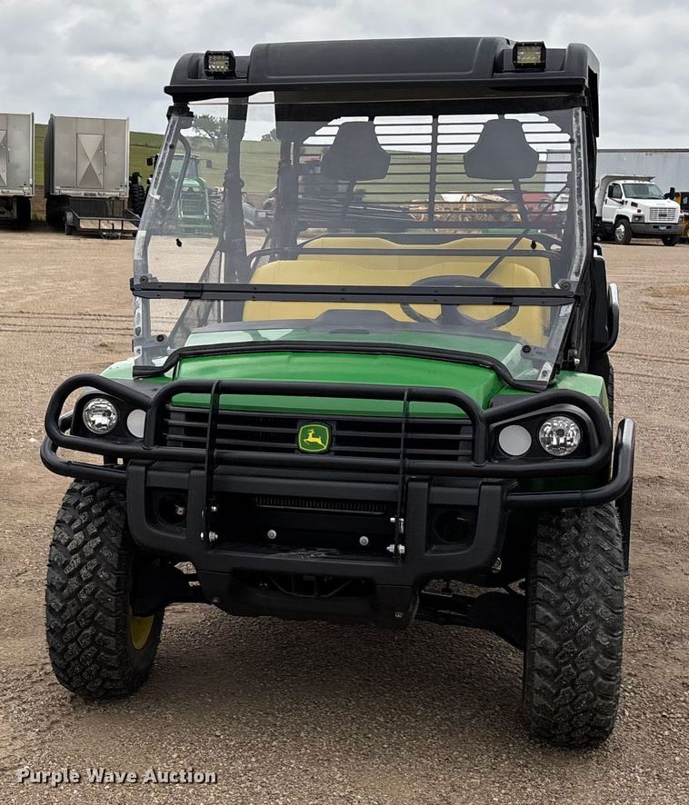 image for item ET4542 2022 John Deere XUV 825M S4 utility vehicle