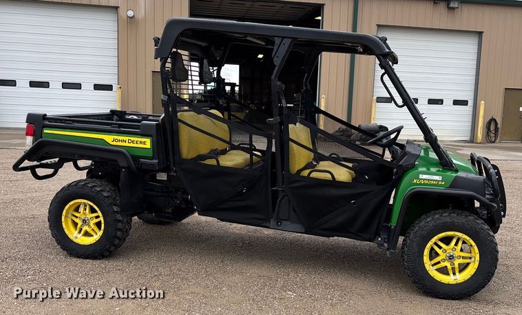 image for item ET4542 2022 John Deere XUV 825M S4 utility vehicle