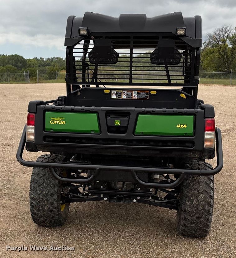 image for item ET4542 2022 John Deere XUV 825M S4 utility vehicle