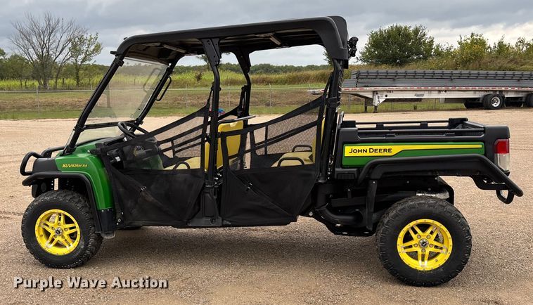 image for item ET4542 2022 John Deere XUV 825M S4 utility vehicle