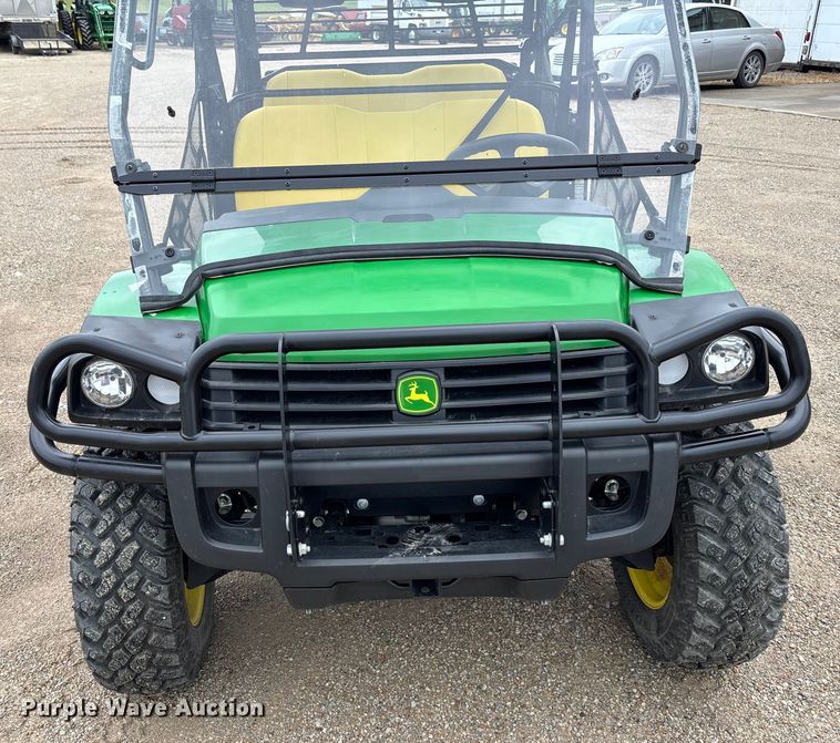 image for item ET4542 2022 John Deere XUV 825M S4 utility vehicle