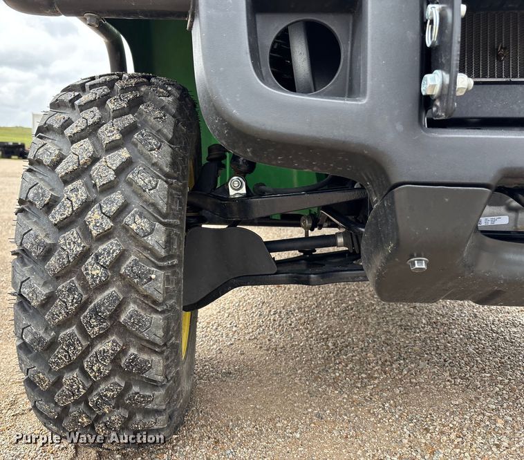 image for item ET4542 2022 John Deere XUV 825M S4 utility vehicle