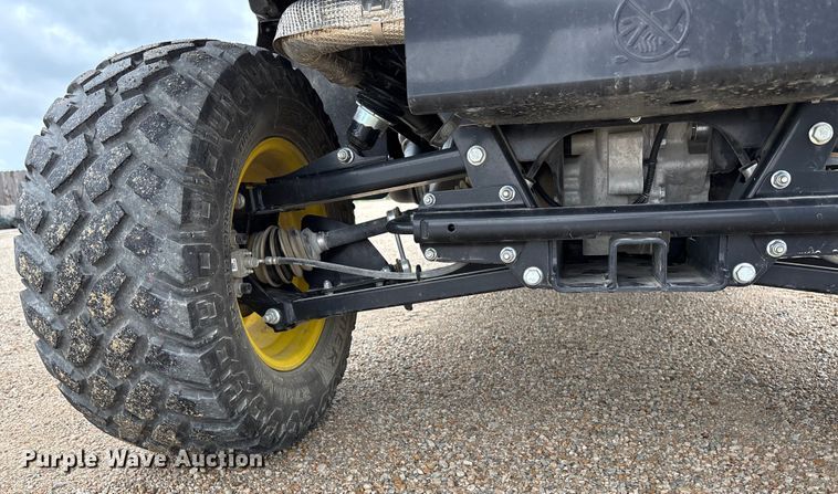 image for item ET4542 2022 John Deere XUV 825M S4 utility vehicle