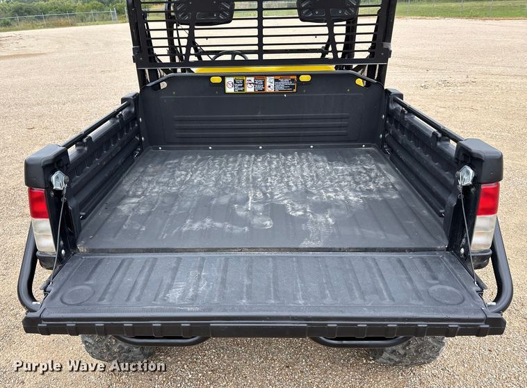 image for item ET4542 2022 John Deere XUV 825M S4 utility vehicle