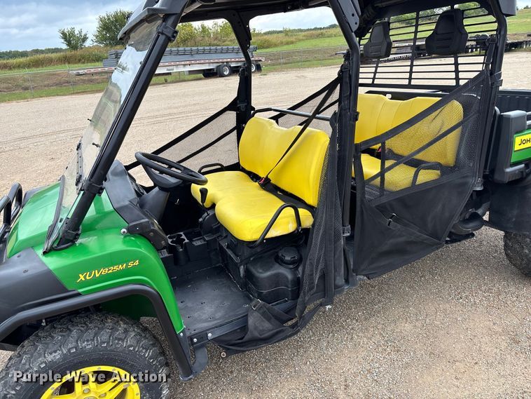 image for item ET4542 2022 John Deere XUV 825M S4 utility vehicle