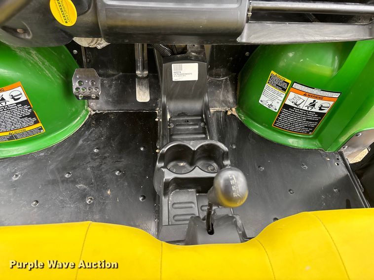 image for item ET4542 2022 John Deere XUV 825M S4 utility vehicle