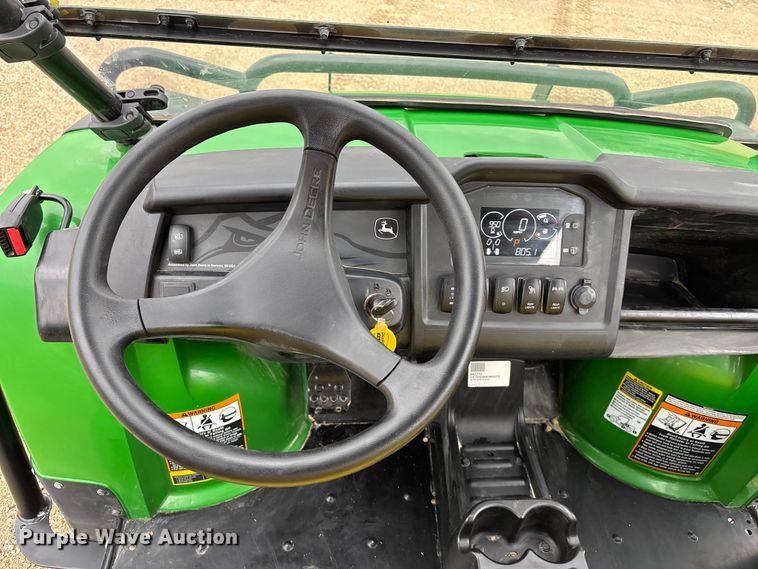 image for item ET4542 2022 John Deere XUV 825M S4 utility vehicle
