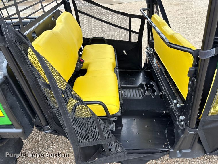 image for item ET4542 2022 John Deere XUV 825M S4 utility vehicle