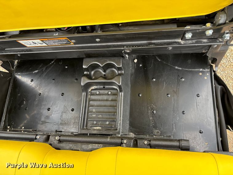 image for item ET4542 2022 John Deere XUV 825M S4 utility vehicle