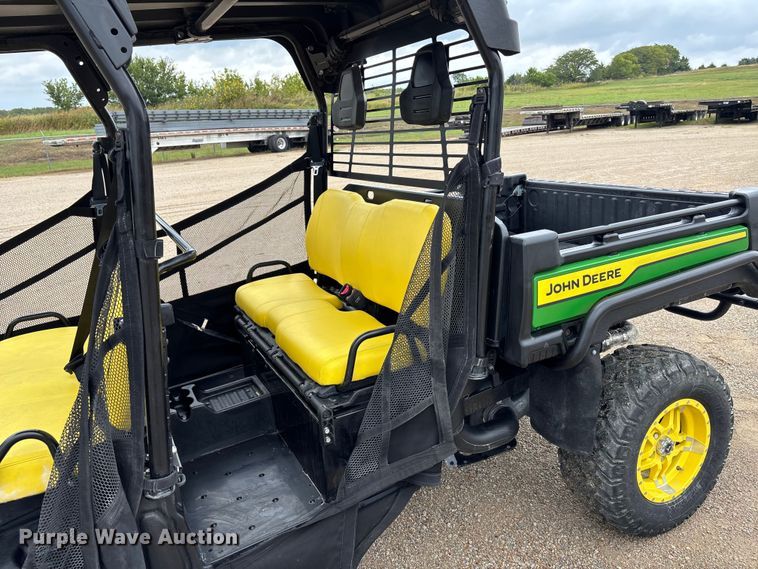 image for item ET4542 2022 John Deere XUV 825M S4 utility vehicle