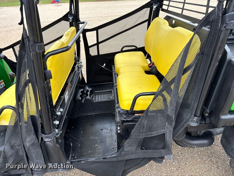 image for item ET4542 2022 John Deere XUV 825M S4 utility vehicle