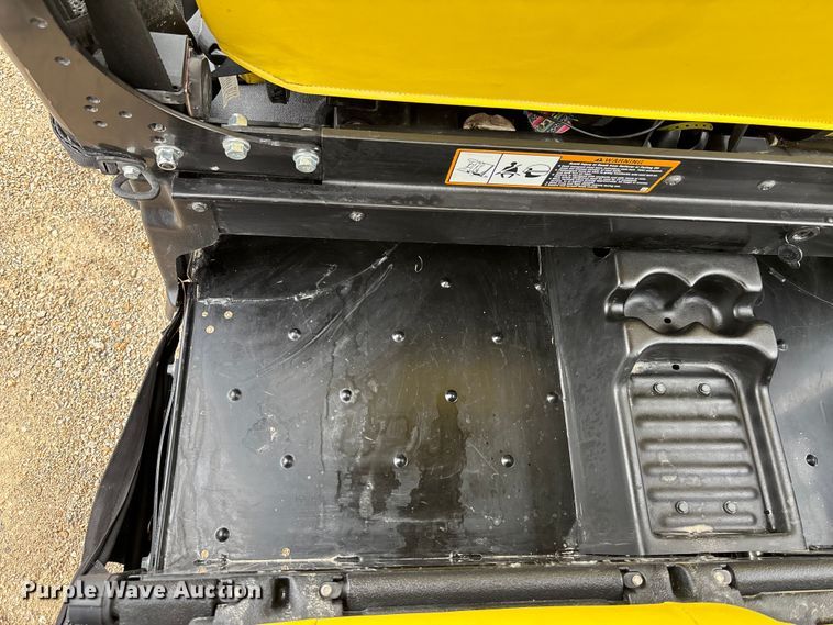 image for item ET4542 2022 John Deere XUV 825M S4 utility vehicle