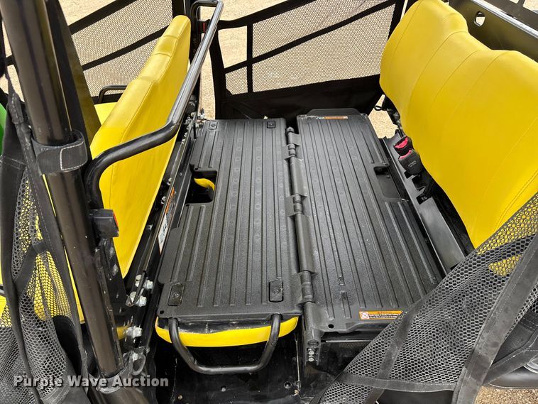 image for item ET4542 2022 John Deere XUV 825M S4 utility vehicle