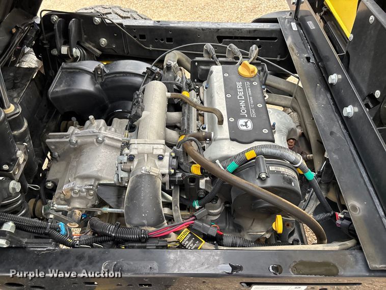 image for item ET4542 2022 John Deere XUV 825M S4 utility vehicle