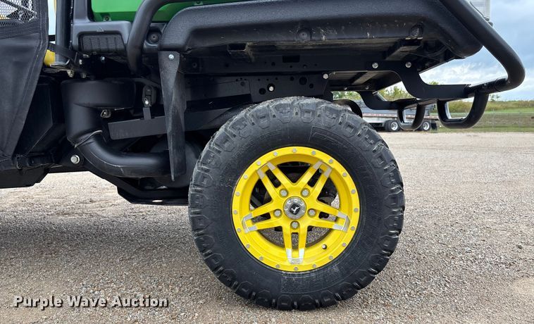 image for item ET4542 2022 John Deere XUV 825M S4 utility vehicle