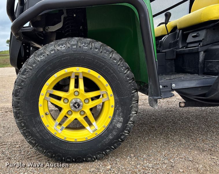 image for item ET4542 2022 John Deere XUV 825M S4 utility vehicle