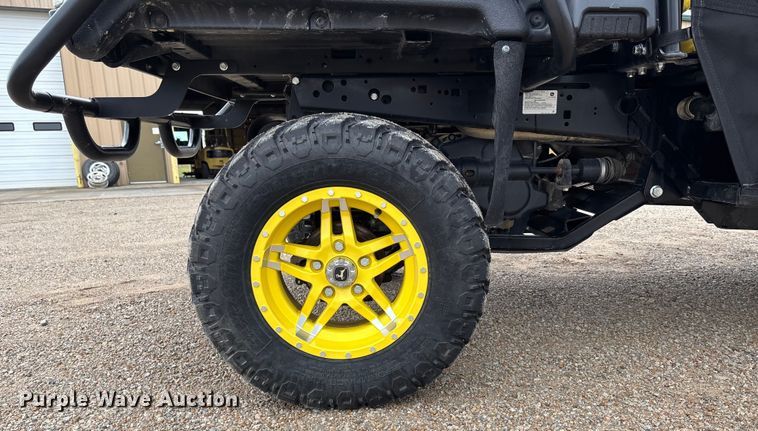 image for item ET4542 2022 John Deere XUV 825M S4 utility vehicle