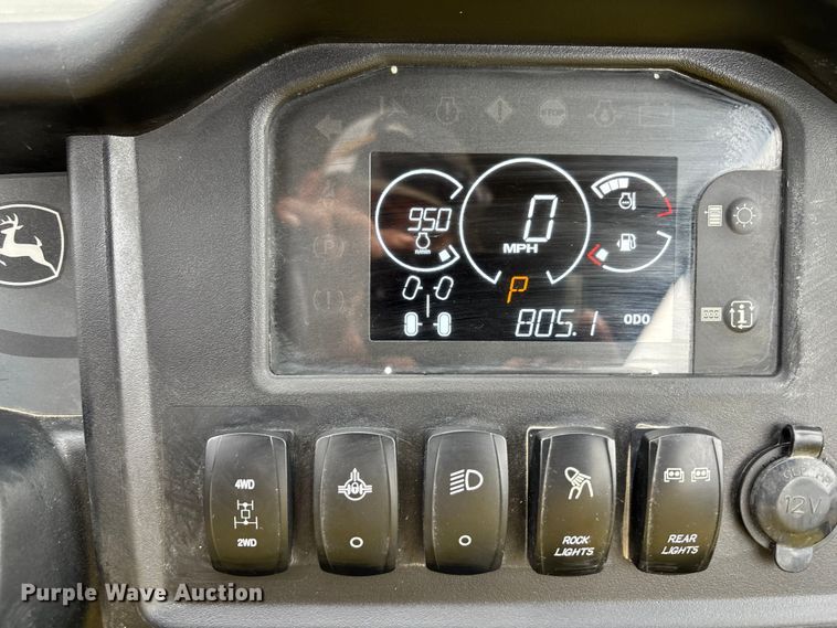 image for item ET4542 2022 John Deere XUV 825M S4 utility vehicle