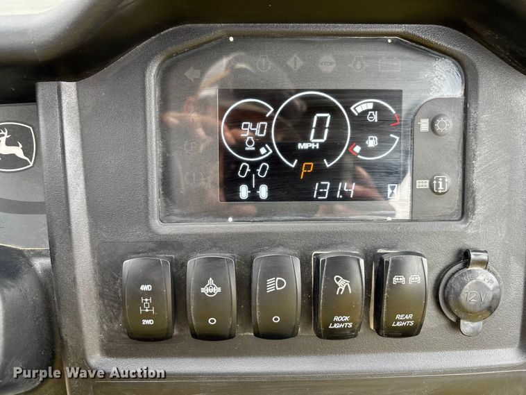 image for item ET4542 2022 John Deere XUV 825M S4 utility vehicle