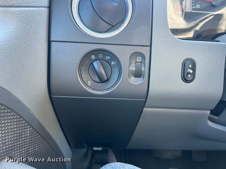 image for item ET6590 2006 Ford F150 SuperCab pickup truck