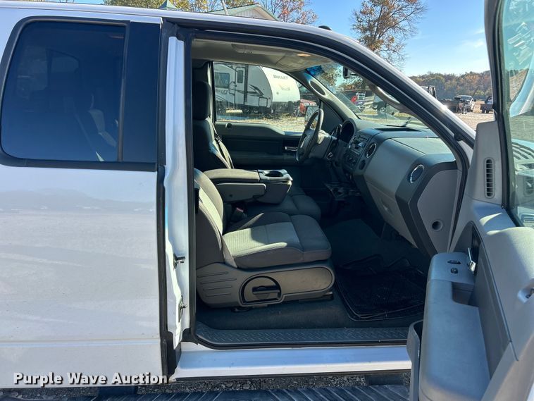 image for item ET6590 2006 Ford F150 SuperCab pickup truck