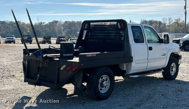 image for item ET6591 2005 Chevrolet Silverado 2500HD Ext. Cab bale bed pickup truck