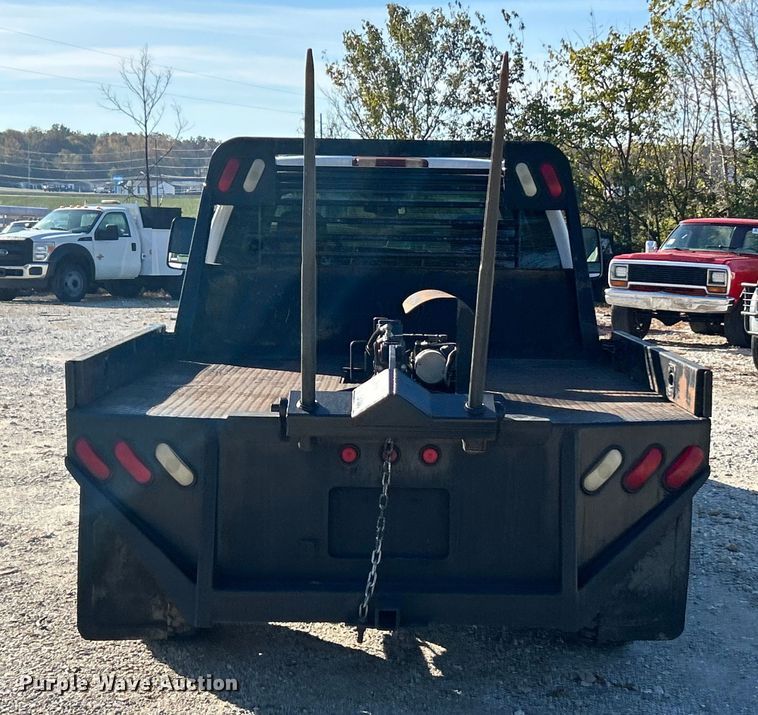 image for item ET6591 2005 Chevrolet Silverado 2500HD Ext. Cab bale bed pickup truck