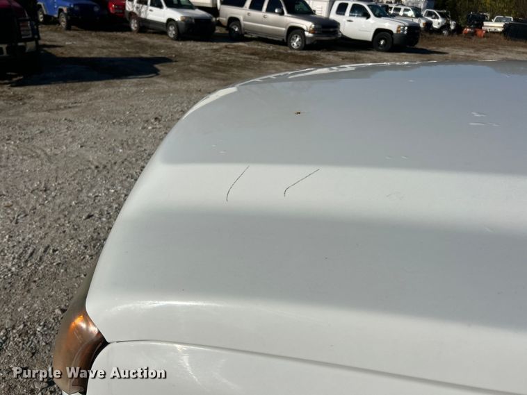 image for item ET6591 2005 Chevrolet Silverado 2500HD Ext. Cab bale bed pickup truck