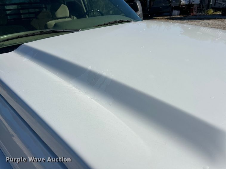 image for item ET6591 2005 Chevrolet Silverado 2500HD Ext. Cab bale bed pickup truck