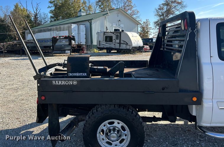 image for item ET6591 2005 Chevrolet Silverado 2500HD Ext. Cab bale bed pickup truck