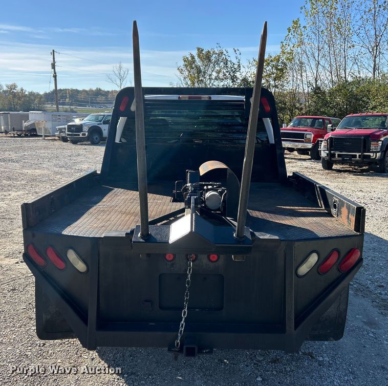 image for item ET6591 2005 Chevrolet Silverado 2500HD Ext. Cab bale bed pickup truck