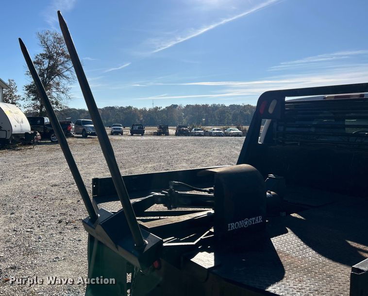 image for item ET6591 2005 Chevrolet Silverado 2500HD Ext. Cab bale bed pickup truck