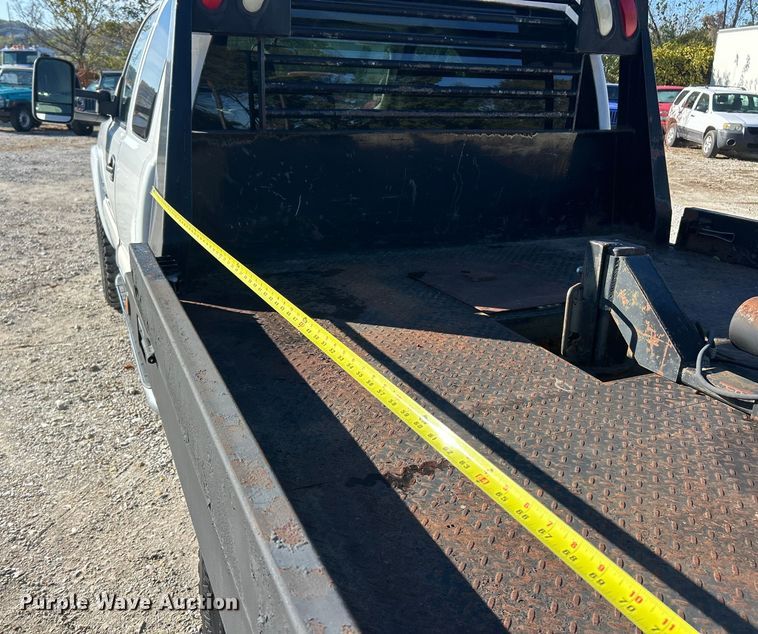 image for item ET6591 2005 Chevrolet Silverado 2500HD Ext. Cab bale bed pickup truck