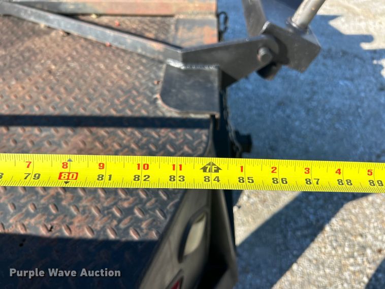 image for item ET6591 2005 Chevrolet Silverado 2500HD Ext. Cab bale bed pickup truck