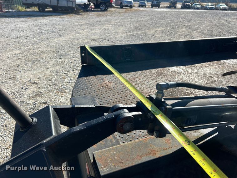 image for item ET6591 2005 Chevrolet Silverado 2500HD Ext. Cab bale bed pickup truck