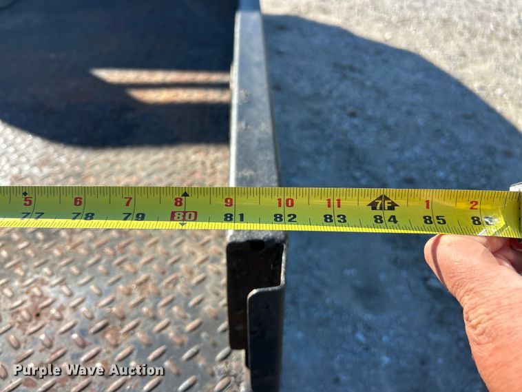 image for item ET6591 2005 Chevrolet Silverado 2500HD Ext. Cab bale bed pickup truck