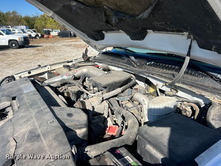 image for item ET6591 2005 Chevrolet Silverado 2500HD Ext. Cab bale bed pickup truck