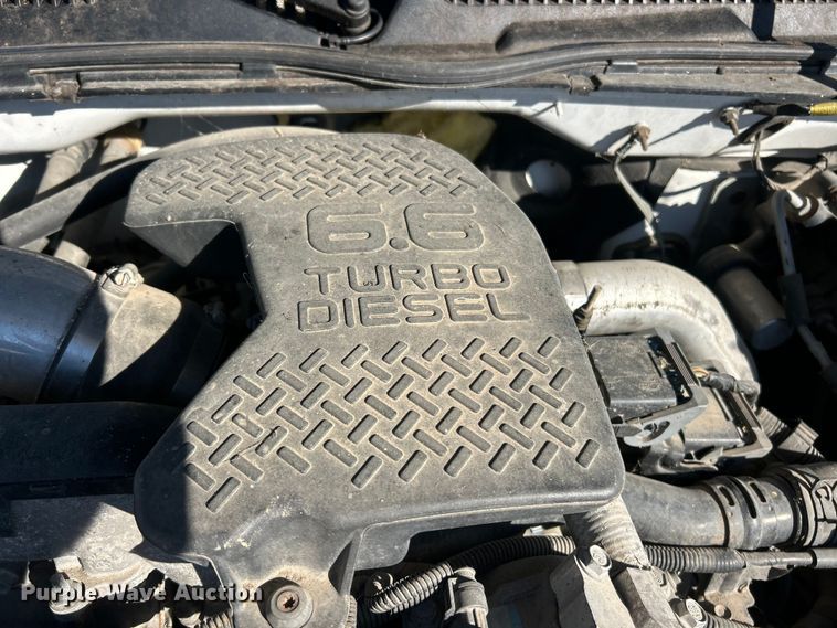 image for item ET6591 2005 Chevrolet Silverado 2500HD Ext. Cab bale bed pickup truck