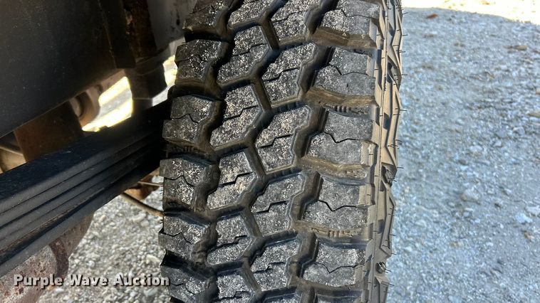 image for item ET6591 2005 Chevrolet Silverado 2500HD Ext. Cab bale bed pickup truck