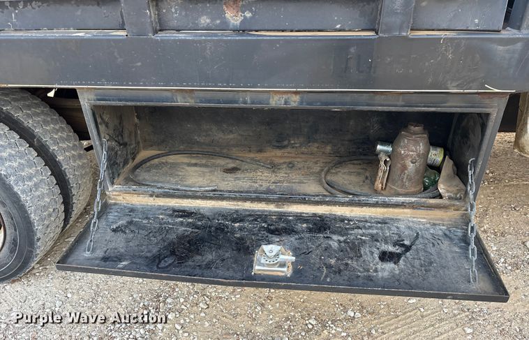 image for item ET7161 2011 Dodge Ram 5500 flatbed truck