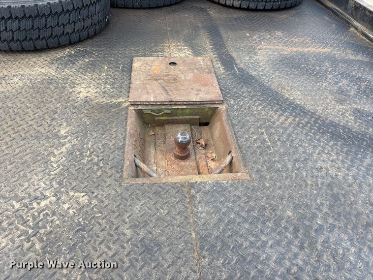 image for item ET7161 2011 Dodge Ram 5500 flatbed truck